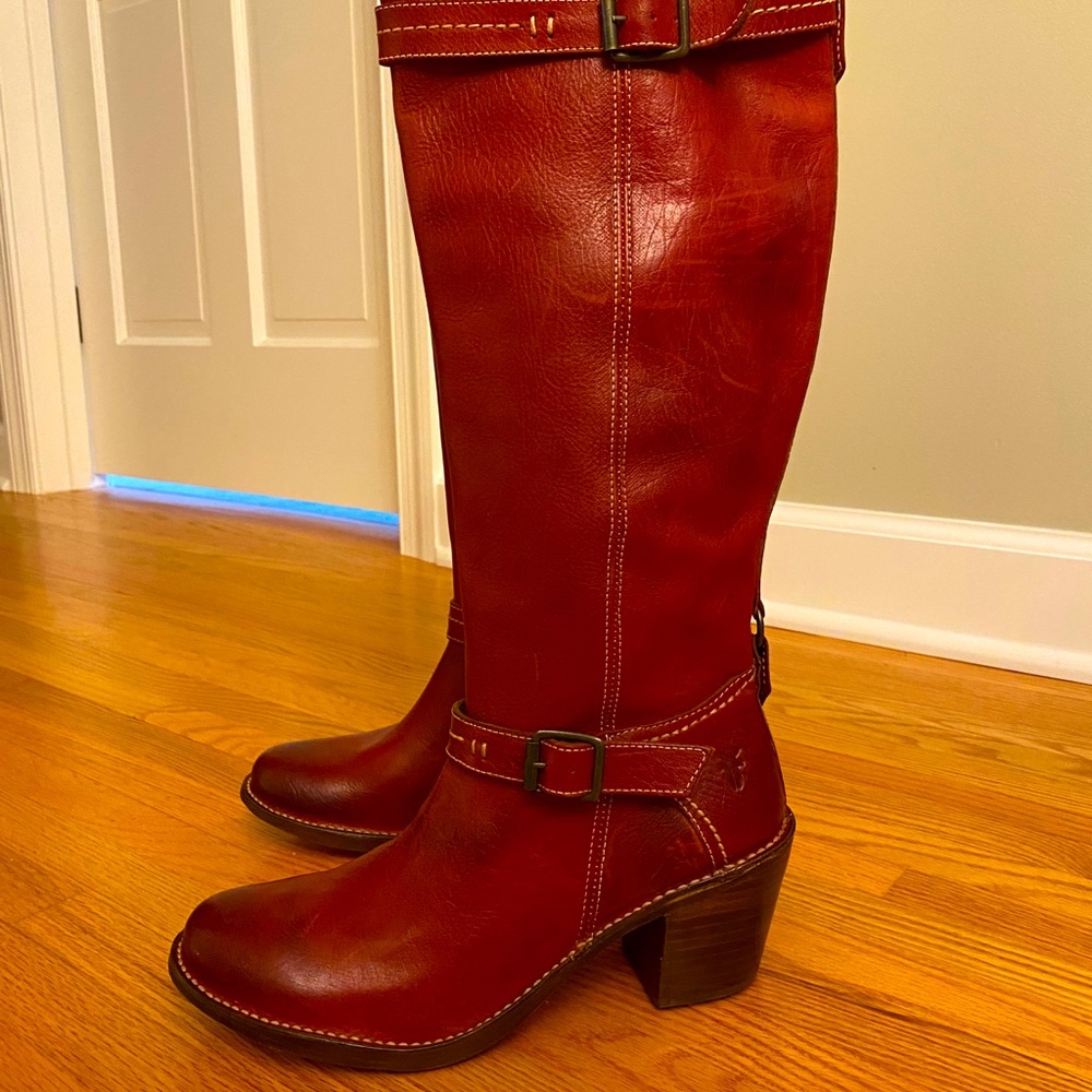 Gorgeous Women’s FRYE Carmen Red Riding Boots 8.5